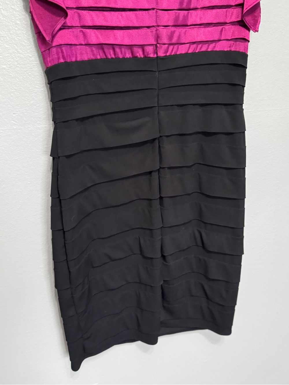 Signature by Sangria Magenta & Black Flutter-Sleeve Dress Size 12 - Picture 6 of 9